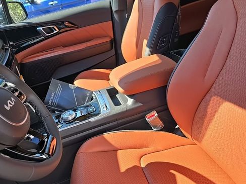 New 2025 Kia Carnival SX Prestige FWD image 15