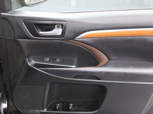 Used 2018 Toyota Highlander Limited Platinum image 35