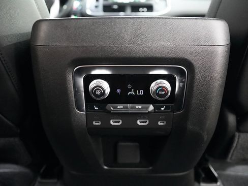 Used 2024 GMC Yukon SLT w/ SLT Luxury Package AWD/4WD image 36