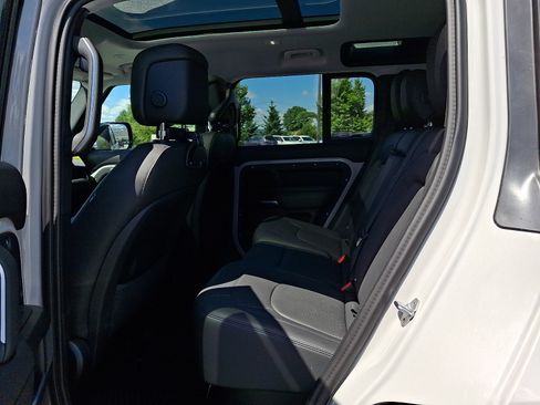 New 2026 Land Rover Defender 110 X-Dynamic SE AWD/4WD image 9