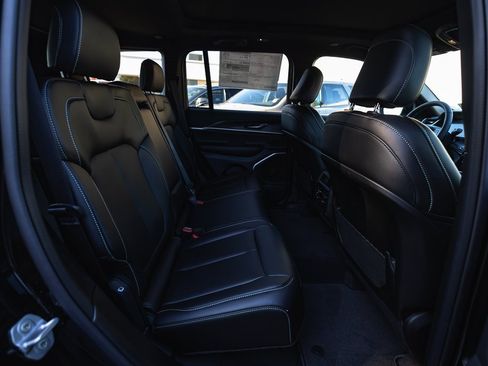 New 2025 Jeep Grand Cherokee Limited w/ Black Appearance Package image 29