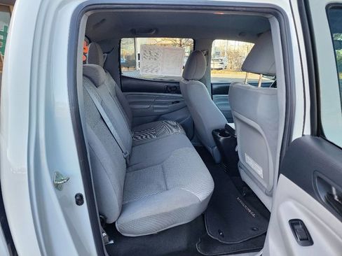 Used 2015 Toyota Tacoma PreRunner image 14
