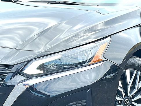 Used 2025 Nissan Altima 2.5 SV FWD image 4