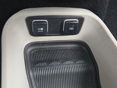 Used 2017 Chrysler Pacifica Touring-L w/ Tire & Wheel Group image 20