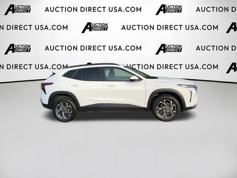 Used 2025 Chevrolet Trax LT w/ Driver Confidence Package FWD image 8