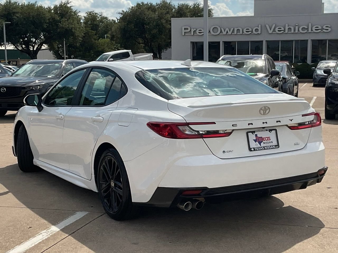 Used 2025 Toyota Camry SE FWD image 6