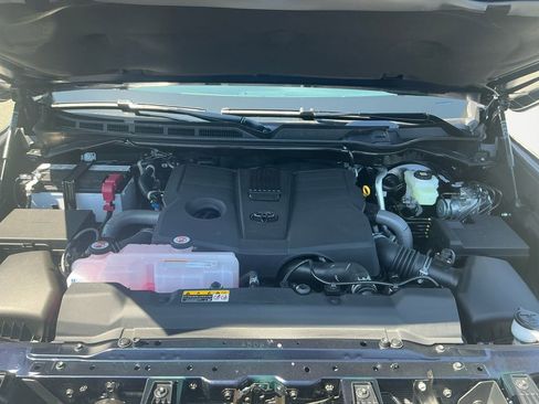 Certified 2025 Toyota Tundra Limited AWD/4WD image 19