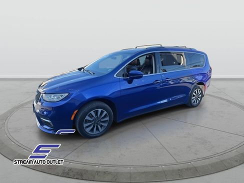 Used 2021 Chrysler Pacifica Touring-L image 7