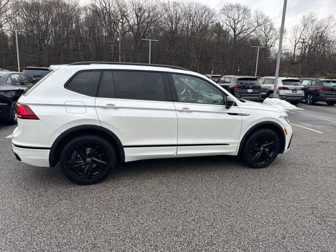 Certified 2023 Volkswagen Tiguan SE R-Line image 10
