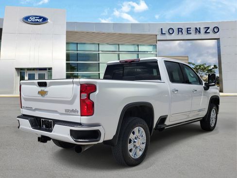 Used 2024 Chevrolet Silverado 2500 High Country w/ High Country Premium Package AWD/4WD image 5