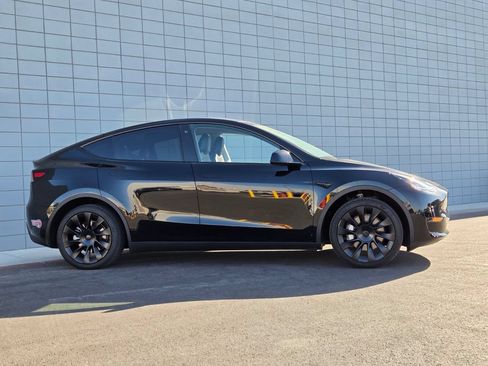 Used 2023 Tesla Model Y Long Range AWD/4WD image 7