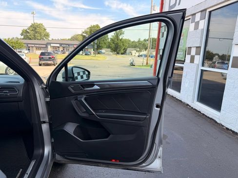 Used 2019 Volkswagen Tiguan SEL Premium R-Line AWD/4WD image 33