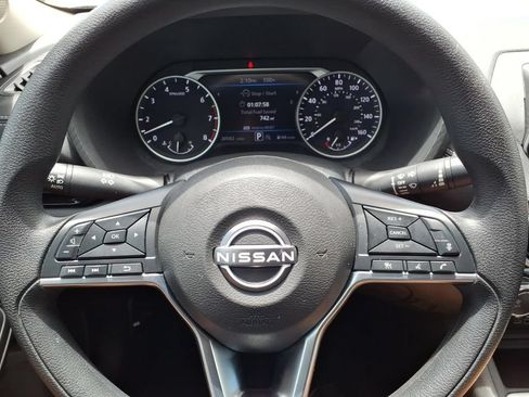 Used 2025 Nissan Sentra SV FWD image 23