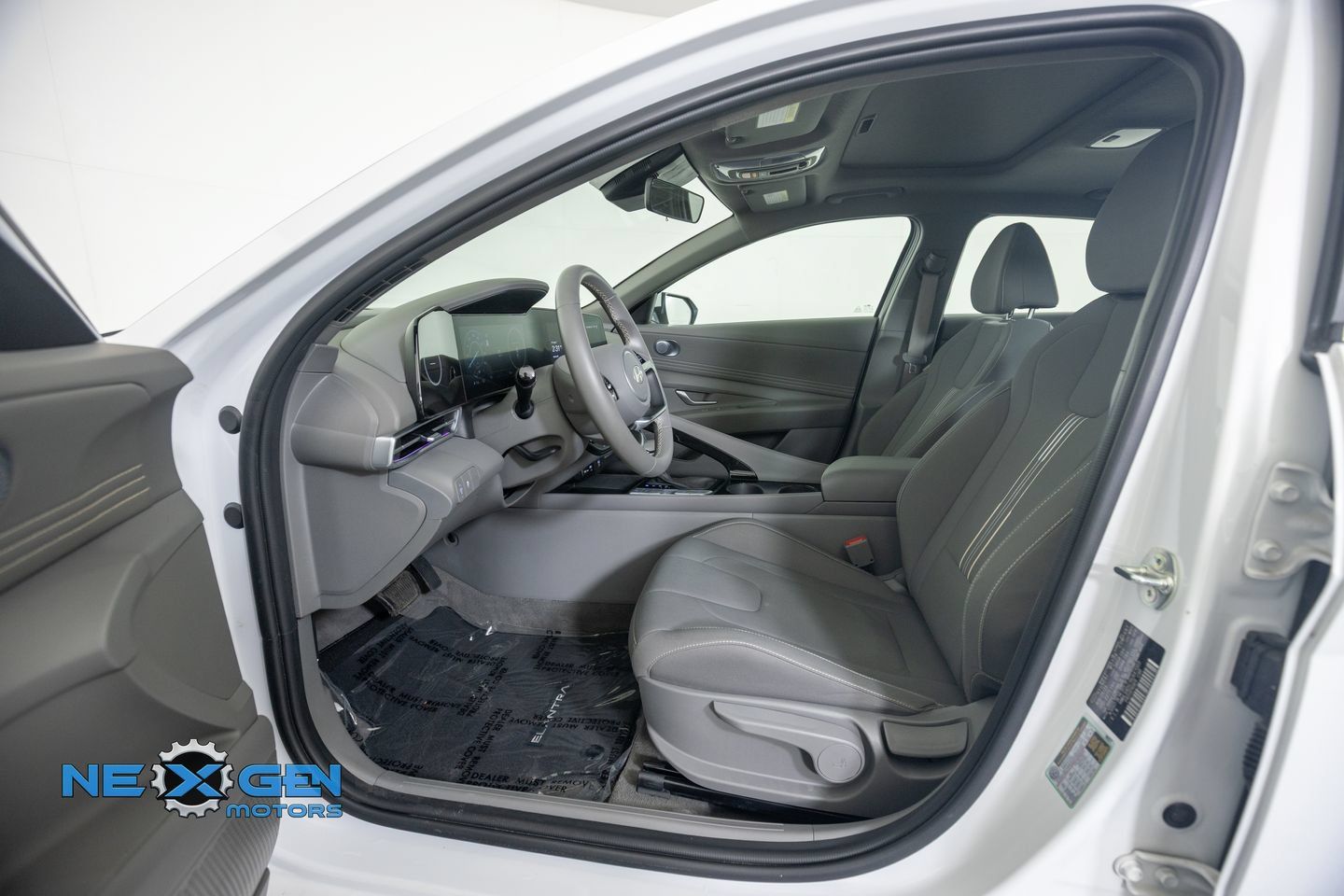 Used 2024 Hyundai Elantra SEL w/ Convenience Package FWD image 12