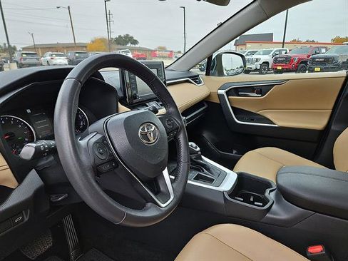 Used 2022 Toyota RAV4 XLE Premium image 13