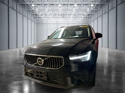 Used 2025 Volvo XC40 B5 Core