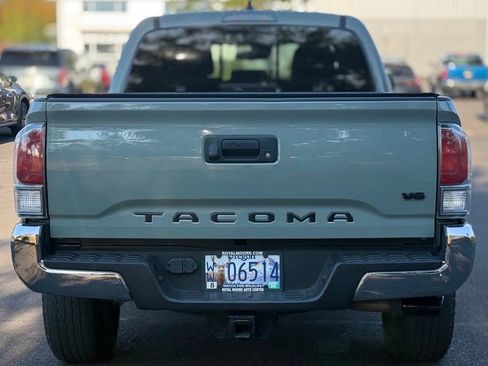 Certified 2022 Toyota Tacoma TRD Off-Road w/ Black Out Package (TMS) AWD/4WD image 4