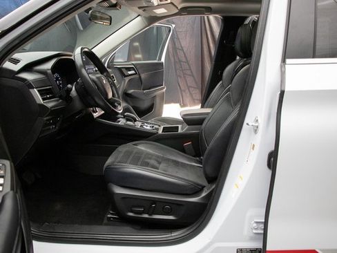 Used 2024 Mitsubishi Outlander SE image 30