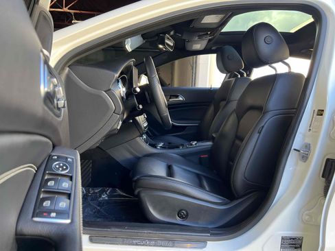 Used 2019 Mercedes-Benz GLA 250 4MATIC w/ Premium Package image 30