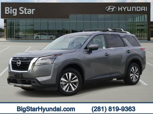 Used 2024 Nissan Pathfinder SL FWD image 1