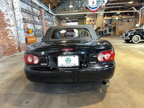 Used 2002 MAZDA MX-5 Miata image 4