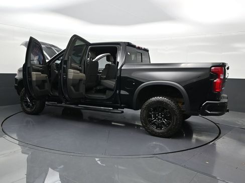 Used 2025 Chevrolet Silverado 1500 ZR2 w/ Technology Package image 38