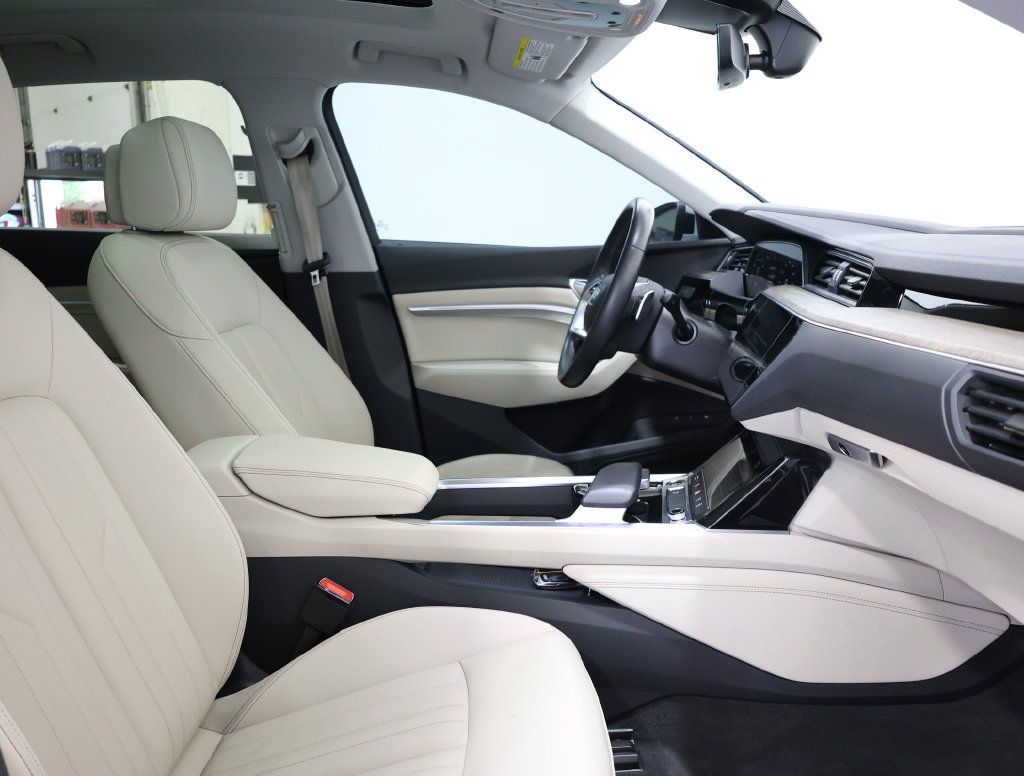 Used 2022 Audi e-tron Premium w/ Convenience Plus Package AWD/4WD image 21