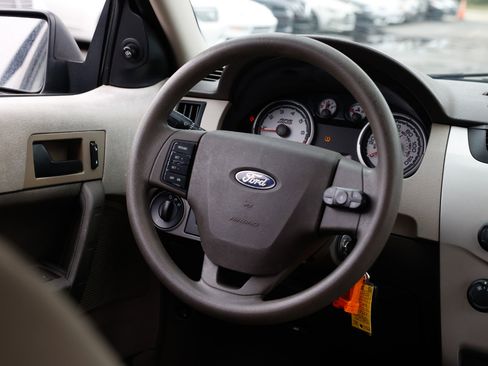 Used 2010 Ford Focus SE image 27