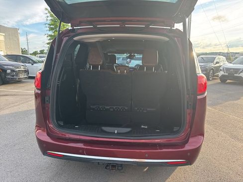Used 2017 Chrysler Pacifica Limited FWD image 28