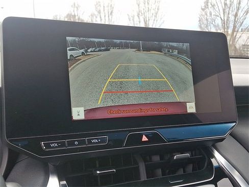 Used 2024 Toyota Venza Nightshade image 17