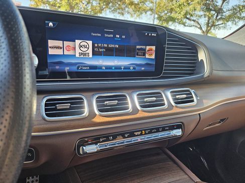 Used 2024 Mercedes-Benz GLS 450 4MATIC image 13