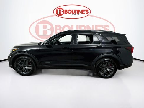 Used 2025 Ford Explorer ST-Line w/ ST-Line Street Pack AWD/4WD image 7