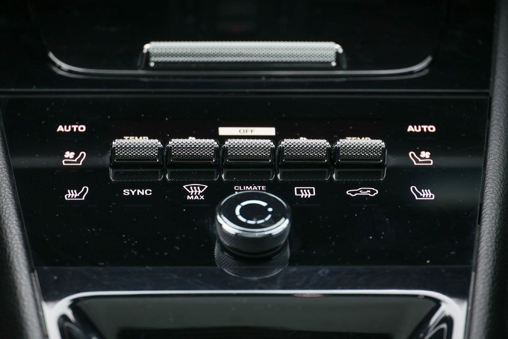 Certified 2024 Porsche Cayenne Coupe AWD/4WD image 43