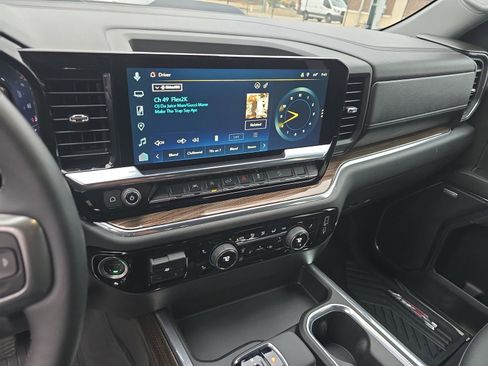 Used 2024 Chevrolet Silverado 1500 LT Trail Boss w/ Convenience Package II image 25