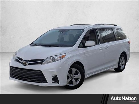 Used 2020 Toyota Sienna LE image 1