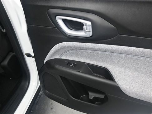 Used 2025 Jeep Compass Sport w/ Mopar Graphics Package image 14