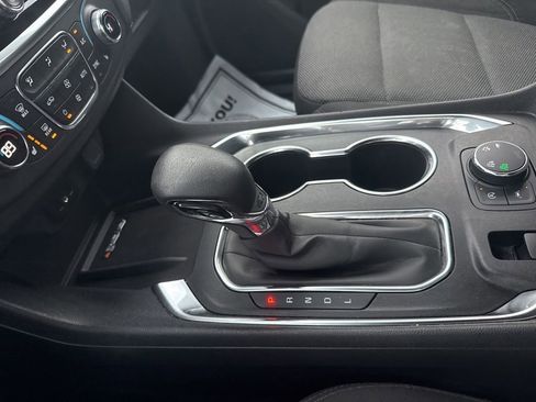 Used 2023 Chevrolet Traverse LT image 20