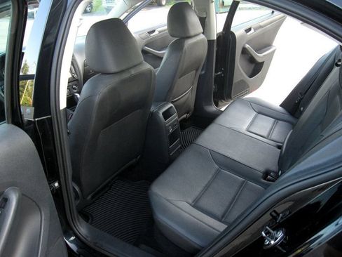 Used 2012 Volkswagen Jetta SE FWD image 26