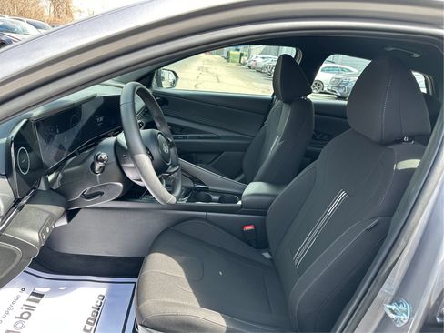 Certified 2025 Hyundai Elantra SEL FWD image 9