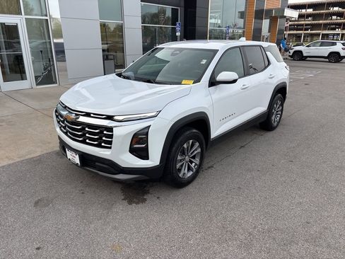 Used 2025 Chevrolet Equinox LT FWD image 1