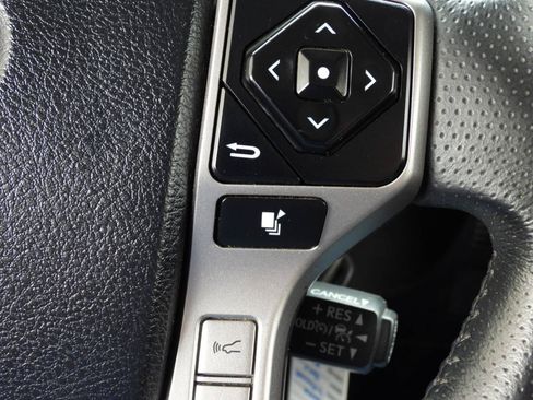 Used 2020 Toyota 4Runner SR5 AWD/4WD image 89