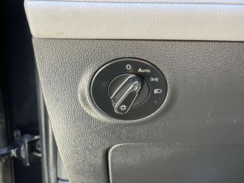 Used 2022 Volkswagen Taos SEL image 19