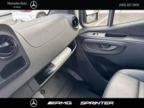 Used 2022 Mercedes-Benz Sprinter 2500 image 21