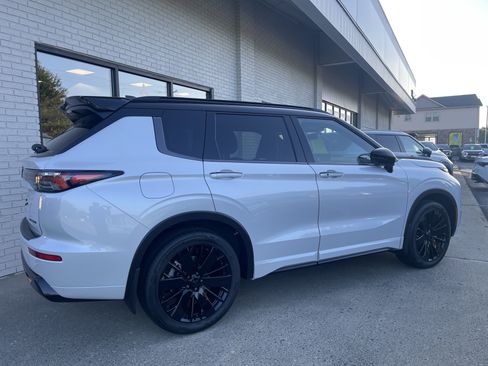New 2026 Mitsubishi Outlander SEL Black Edition AWD/4WD image 8