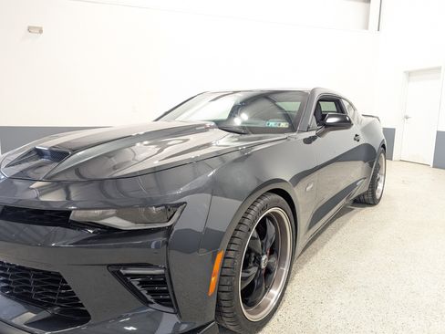 Used 2018 Chevrolet Camaro SS RWD image 7