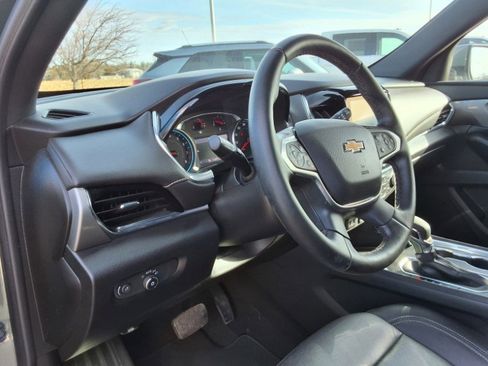 Used 2023 Chevrolet Traverse LT image 10