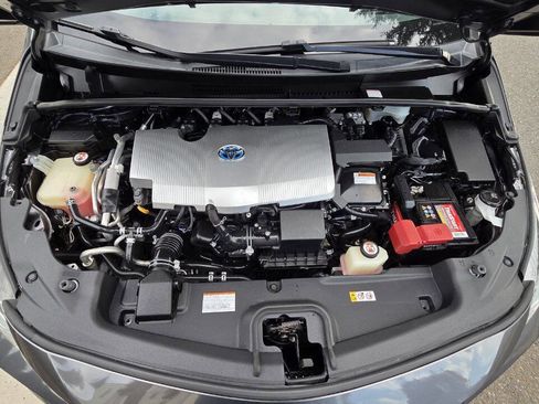 Used 2018 Toyota Prius Prime Advanced w/ Carpet Mat Package image 12