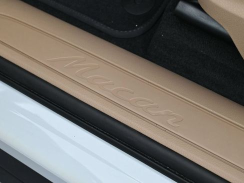 Certified 2026 Porsche Macan AWD/4WD image 33