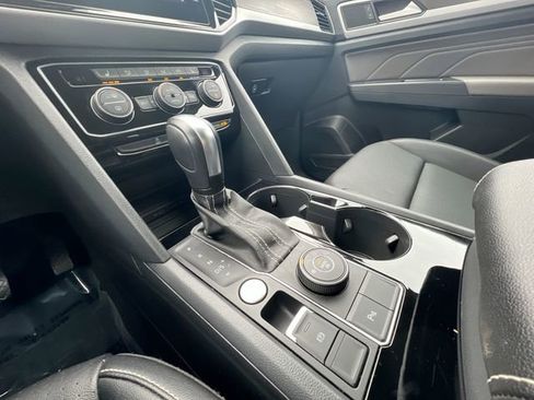 Certified 2022 Volkswagen Atlas SE w/ Black Wheel Package image 19