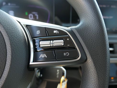 Used 2025 Kia Seltos LX image 16